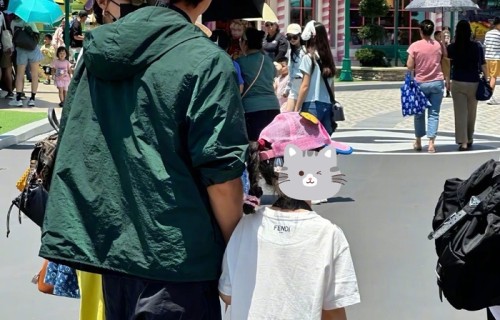 唐嫣罗晋带女儿现身新加坡迪士尼|晋嫣|一家三口