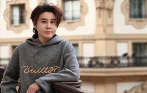 王濛在队友淘汰后的那番直言对团队氛围产生了怎样的影响？