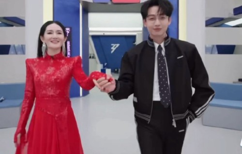 《乘风》谢娜李小冉牵手直播，正面回应闹掰传闻显真友情
