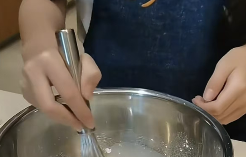 小杨阿姨和箖玥一起做饼干！两姐弟一举动，透露对小宝宝真实态度