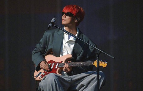 除了法律赔偿，演唱会翻唱侵权事件会对艺人单依纯的职业声誉和行业发展产生什么影响？