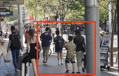 47岁侯佩岑悉尼被偶遇！路人镜头下真实状态曝光，一家四口同框很温馨|周杰伦|二胎|央视|巴厘岛|婚礼