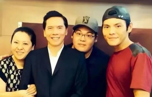 向佑发文感谢向佐，还好身后，永远站着亲大哥