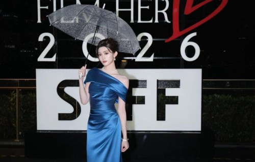 包洁仪受邀上海国际电影节，分享《给阿嬷的情书》观影体验|2024未来引擎·电影英雄之夜|睿士ELLE MEN|新人演员|新人|湖面
