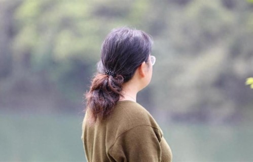 女儿不谈恋爱不结婚怎么办？聪明的父母用这3招，她主动找对象！
