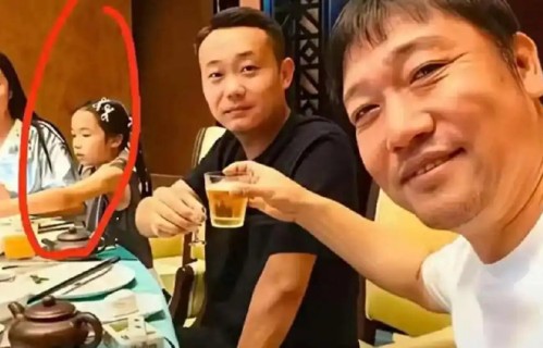 贾冰酒桌爆粗口？本人回应：我没说