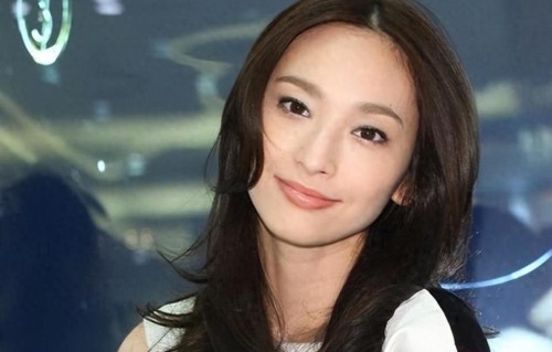 她被称为富豪生育工具，退出娱乐圈6年生4胎，如今活成了笑话