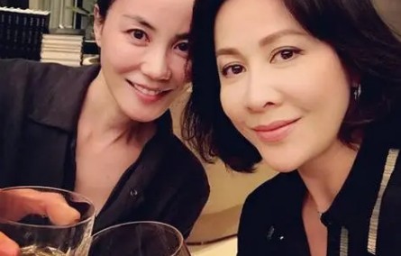 刘嘉玲吐槽说每次打牌王菲都叫谢霆锋来付钱，这背后的原因超搞笑