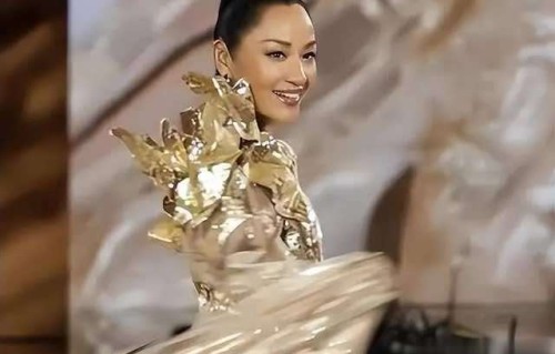 54岁瞿颖翻红，凭的就是这份去他的底气