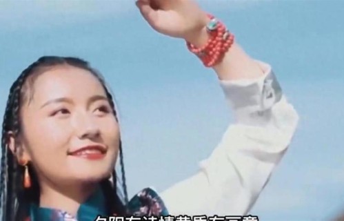 同唱一首歌，杨钰莹甜美依旧，王菲空灵如初，两位天后的差...