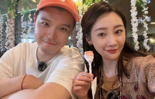 马頔一心动就咬李纯脑袋，“丧尸式示爱”火了！孙丞潇对金莎也有同款爱好