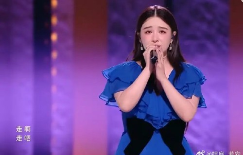 除了减重，阚清子在《乘风2026》的初舞台和一公表演中具体表现如何？