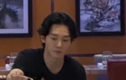 金钟大女儿穿芭蕾裙出行引网友关注什么？