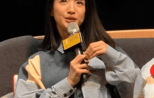 林依晨43岁状态，一句上班比带娃轻松，说出万千妈妈心声