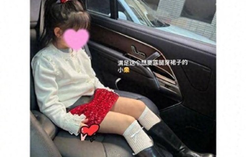 潘玮柏老婆晒女儿近照并配文：满足这个想要露腿穿裙子的小女孩|时尚|结婚|红裙|母女情深