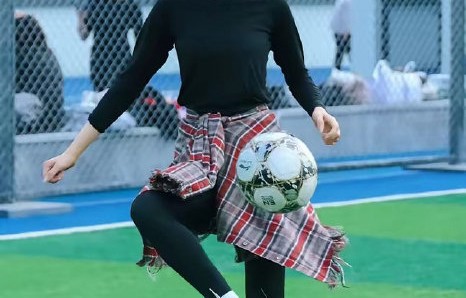 周星驰为什么选择迪丽热巴出演《功夫女足》？