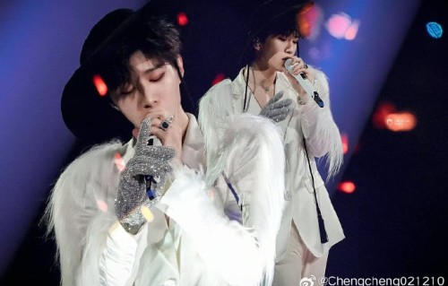 范丞丞为何能被观众称为‘综艺感天花板’和‘灵魂MC’？