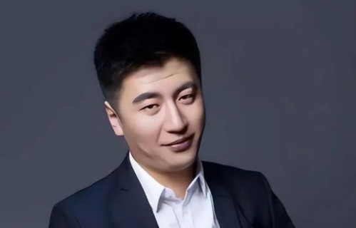 张雪峰追悼会28日举行，婉拒鲜花挽联一切从简，生前捐款超1200万