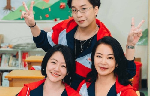 小S阿雅重返大S母校，翻看大S毕业照时，小S哽咽哭泣|派翠克|人生|艺校|校园|校友