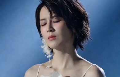 曾沛慈在《乘风2026》四公选择了什么歌曲进行表演？