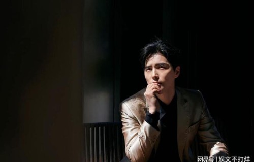 阿云嘎《爱乐之都》谈控制情绪的重要性 用行动鼓舞音乐剧演员