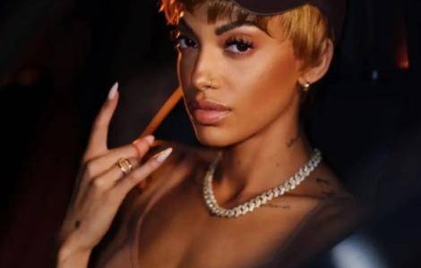 知名歌手因抢不到五一高铁票取消演唱会，真实原因引发全网热议，这理由你能接受吗？