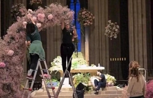 梁安琪妈妈罕现身，八十多岁依旧雍容华贵，和四太长得很像