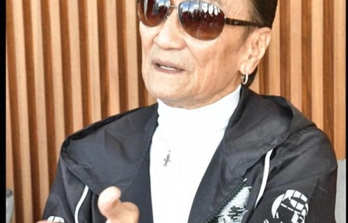 她是谢贤最后一任女友,小他49岁身材火辣,如今只能回老家当网红