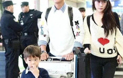 杜江和儿子嗯哼陪霍思燕去医院就诊，嗯哼焦急等待，杜江暖心安抚