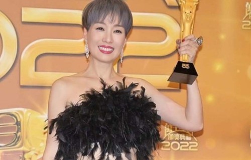 香港知名演员转型拍短剧，网友质疑遭降格，拿下视后两年无剧可拍