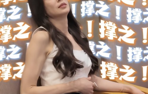 60岁李若彤上海活动,一天吃17道菜还有腹肌,穿礼服套秋裤贴暖宝宝