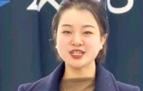 张雪妻子一露面，全网沉默：这气质，真不是装出来的