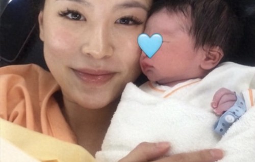 高以翔29岁前女友平安生子，丈夫抱娃画面温馨，结婚一年长居大理
