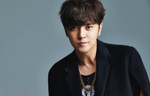 人设崩塌后再整活，猝死谣言突袭！罗志祥反手官宣演唱会太抓马 