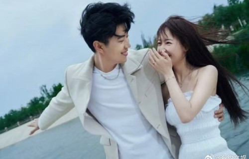 秦牛正威如何将过去的“恋爱脑”经历转化为事业发展的动力？