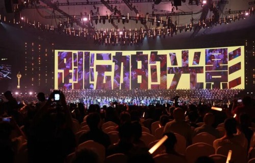 大众电影百花奖揭晓，易烊千玺、卫诗雅分获最佳男女主角奖，详戳获奖名单→|南京照相馆|长安的荔枝|哪吒之魔童闹海|惊蛰无声|许渌洋