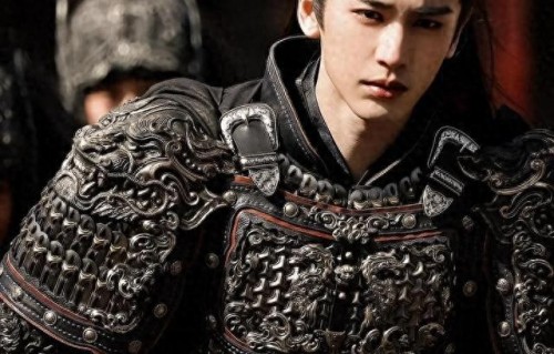 粉底液将军事件再升级！网友怀疑反华势力入侵，张凌赫恐被当炮灰 