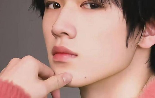 同样年少成名，关晓彤4岁拍戏，为什么宋亚轩到21岁才拍？