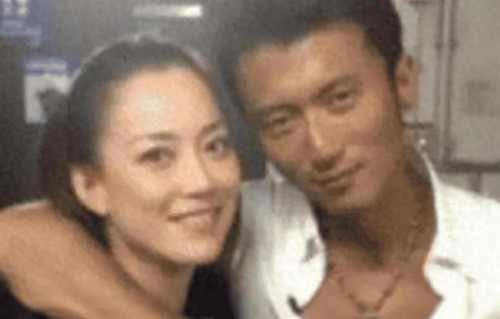 陪伴谢霆锋24年，40岁未婚生子的她，如今已然走上了那条不归路