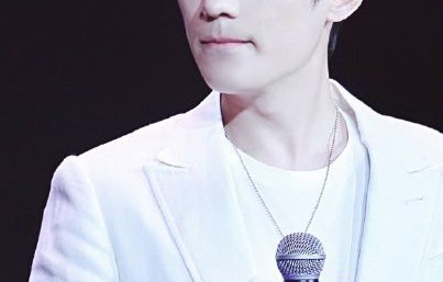 粉丝对朱一龙喊话:不要紧张!龙哥吓了一跳,还小幅度的抖了一下