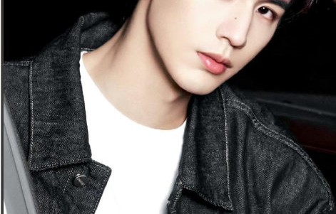 张凌赫的跨界人生，不仅冲上热搜，还冲上了英语试卷！