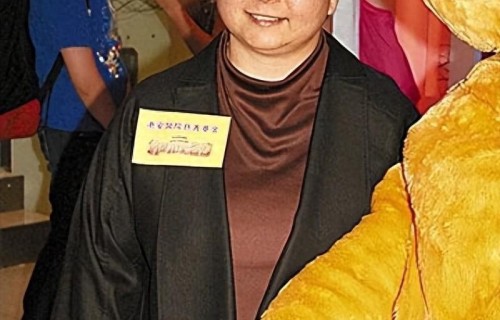 29岁嫁68岁老头，连生五胎母凭子贵，如今65岁的她坐拥千亿家产 