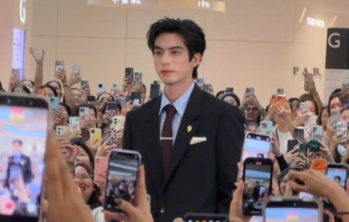 网友偶遇宋威龙拍的生图有多帅？|路人|杭州|图层|滤镜|男模