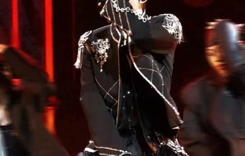 8月第一周有哪些新生代歌手完成了首次个人演唱会？