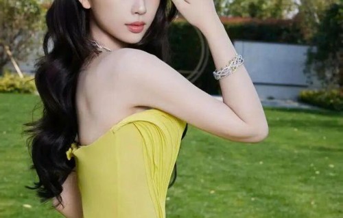 双剧屠榜+腰精封神：虞书欣的2025，甜妹凭什么逆袭顶流？