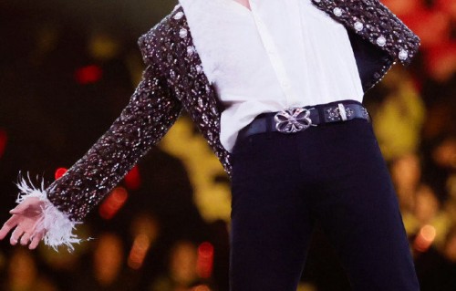 张杰连唱七场状态火热，《驭风歌》开场震撼全场