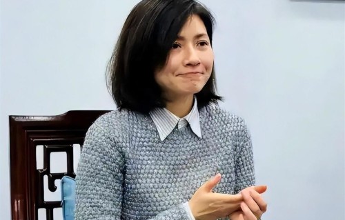50岁吉雪萍近况曝光！女儿去世已6年，三个儿子跟随富商老公生活