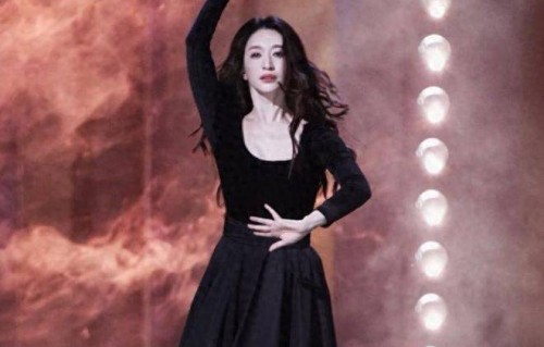 演员李小冉50岁像30岁,曾自曝平时用26元的香皂洗脸