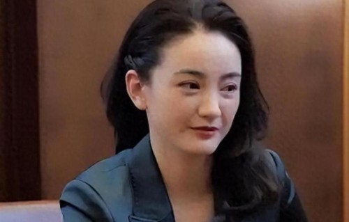 她出道21年不温不火，丈夫是上海百亿总裁，却成为她最大的底气