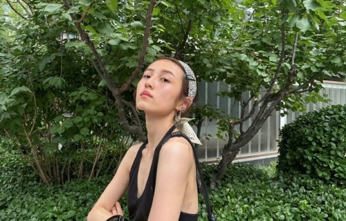 张子枫80斤暴瘦真相：为末世角色不惜断碳